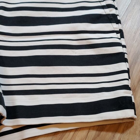 🔹️Apt 9 Black & White Stripe Cuffed Shorts Size 4 - Picture 10 of 10